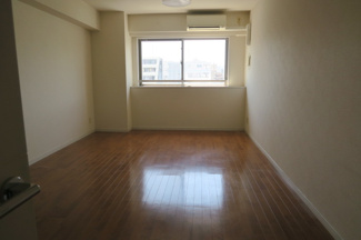 【居間・リビング】 | プレールドゥーク上野NORTH | 「プレール・ドゥーク上野NORTH」のことなら(株)メイワ・エステートへ