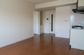 【居間・リビング】 | プレールドゥーク上野NORTH | 「プレール・ドゥーク上野NORTH」のことなら(株)メイワ・エステートへ