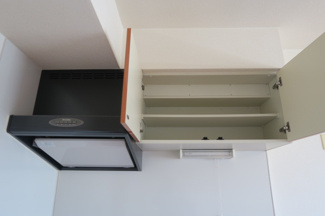 【キッチン】 | プレールドゥーク上野NORTH | キッチン上収納
「プレール・ドゥーク上野NORTH」のことなら(株)メイワ・エステートへ