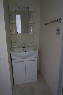 【独立洗面台】 | プレールドゥーク上野NORTH | 洗面化粧台
「プレール・ドゥーク上野NORTH」のことなら(株)メイワ・エステートへ