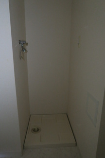 【洗面所】 | プレールドゥーク上野NORTH | 室内洗濯機置場
「プレール・ドゥーク上野NORTH」のことなら(株)メイワ・エステートへ