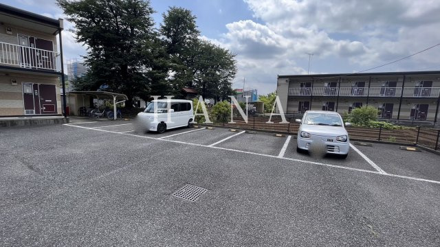 シンメイハイツ１の駐車場