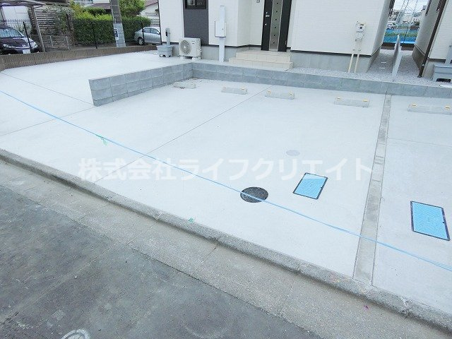 グランソフィア旭が丘の駐車場