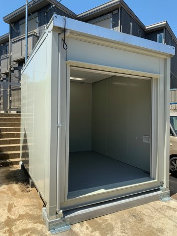 松飛台駅前駐車場付き倉庫の外観