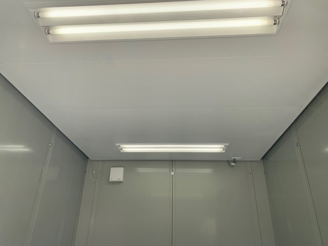 松飛台駅前駐車場付き倉庫
