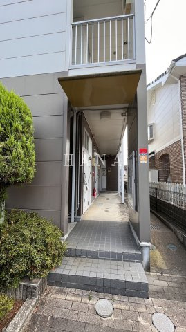 レオパレスバイオレットのエントランス