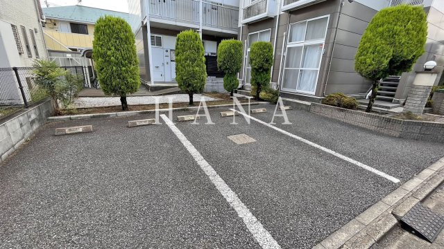 レオパレスバイオレットの駐車場
