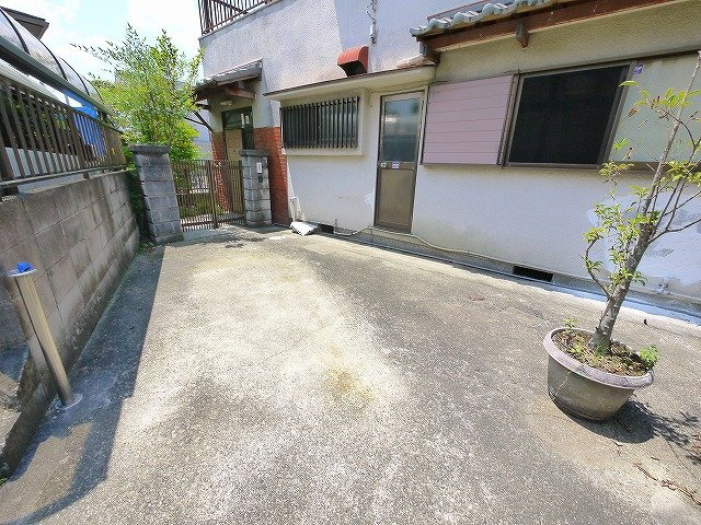 桜井市金屋戸建（金屋68-14）の駐車場|駐車場に車を止められます