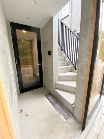 「防音マンション」リヨンドール平和公園のロビー