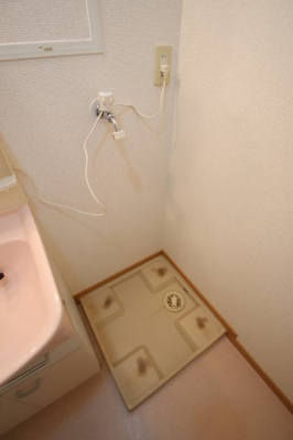 【設備】 | ローレルハイツ | 室内洗濯機置場