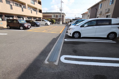 【駐車場】 | ローレルハイツ