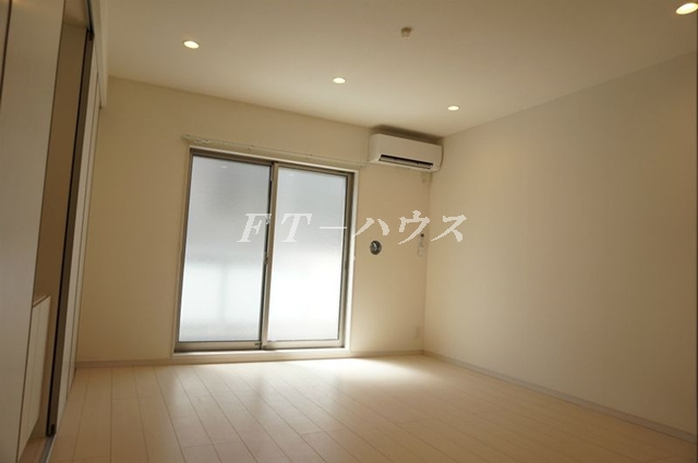 千葉市花見川区検見川町２丁目のアパートの居間・リビング