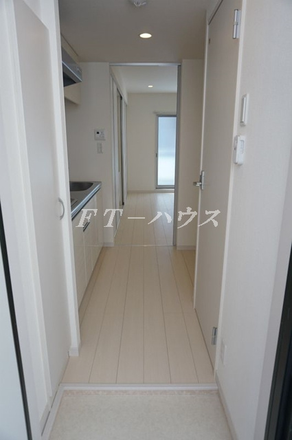 千葉市花見川区検見川町２丁目のアパートの玄関