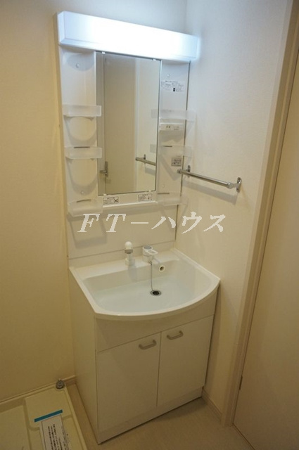 千葉市花見川区検見川町２丁目のアパートの洗面所