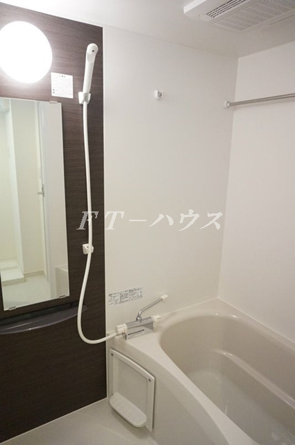 千葉市花見川区検見川町２丁目のアパートの浴室
