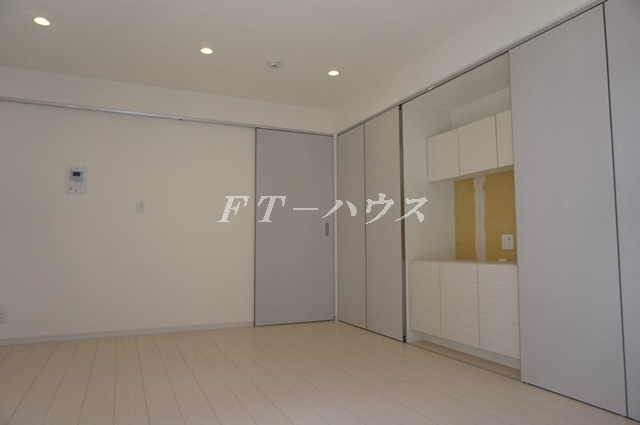 千葉市花見川区検見川町２丁目のアパートの居間・リビング