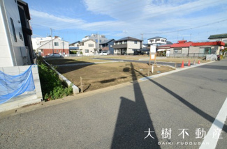【前面道路含む現地写真】