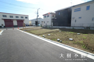 【前面道路含む現地写真】