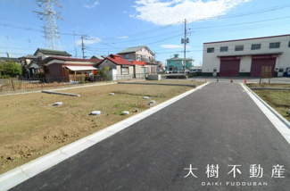 【前面道路含む現地写真】
