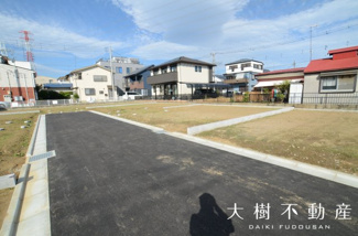 【前面道路含む現地写真】
