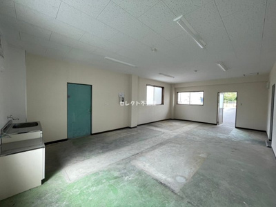 【居間・リビング】 | 郷開倉庫 | 鏡町鏡(有佐駅) の貸倉庫