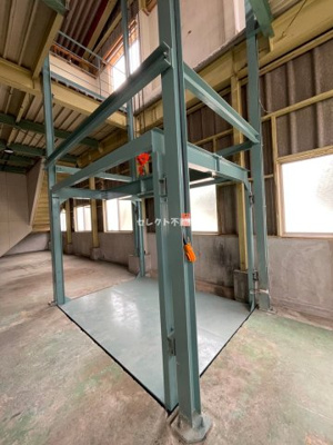 【設備】 | 郷開倉庫 | 鏡町鏡(有佐駅) の貸倉庫 リフト付き