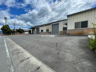 【駐車場】 | 郷開倉庫 | 鏡町鏡(有佐駅) の貸倉庫 