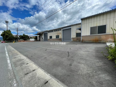 【駐車場】 | 郷開倉庫 | 鏡町鏡(有佐駅) の貸倉庫 