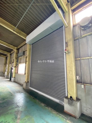 【設備】 | 郷開倉庫 | 鏡町鏡(有佐駅) の貸倉庫  シャッター高さ410cm横幅340cm