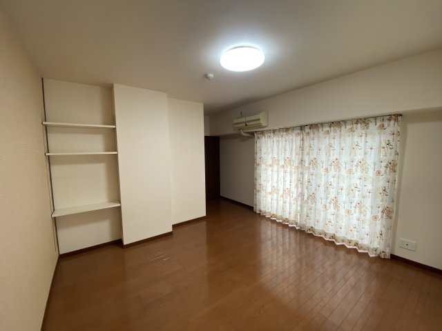 フェスティオ堂の前の寝室