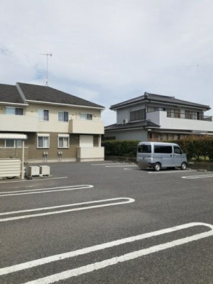 【駐車場】 | イリーデ・ソレイユＡ | 駐車場があるので、車を買う予定の方も安心です