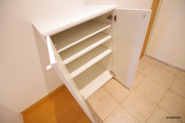 SWISS京橋　仲介手数料無料の玄関