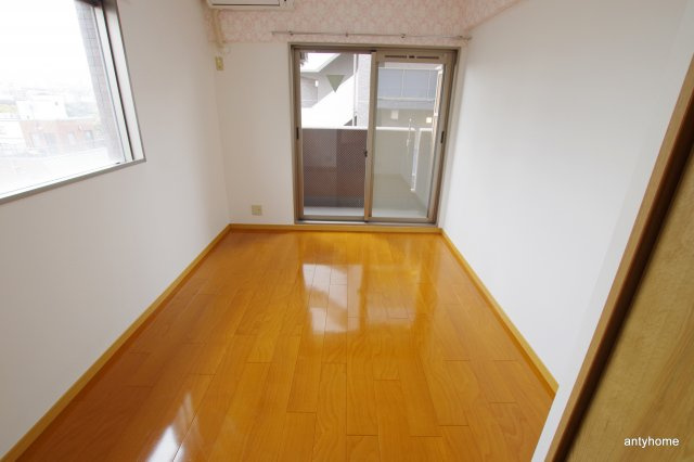 SWISS京橋　仲介手数料無料の洋室