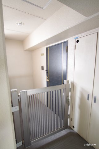 SWISS京橋　仲介手数料無料の玄関