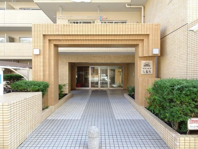 グランピア呉服町のエントランス