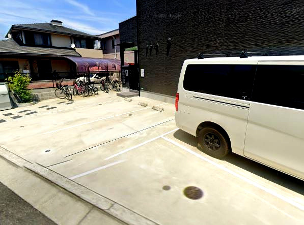 ラウレア浜寺の駐車場