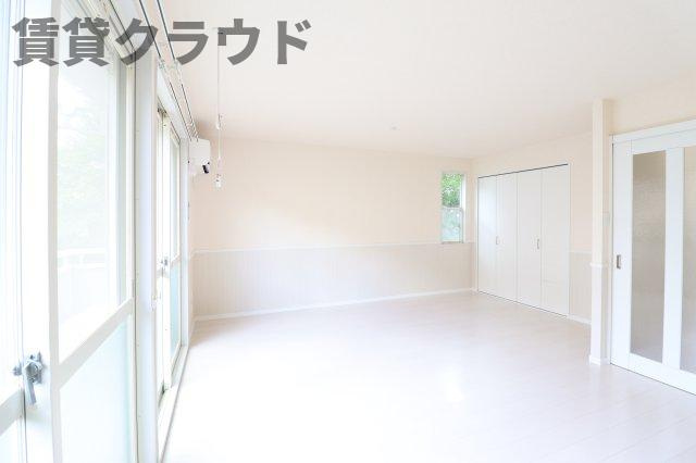 ファーストヴューラ十番館の居間・リビング|ゆったり過ごせる居間です