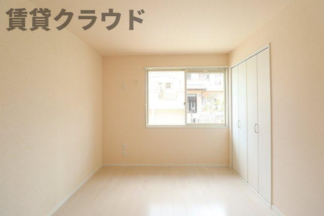 ファーストヴューラ十番館の寝室|開放的な寝室です