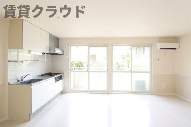 ファーストヴューラ十番館の居間・リビング|使いやすい居間です