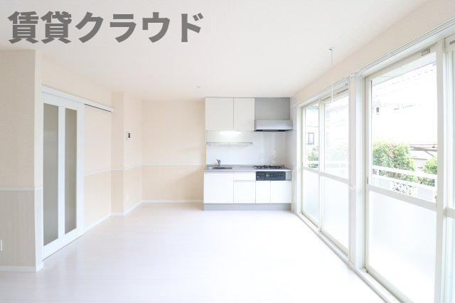 ファーストヴューラ十番館の居間・リビング|ゆったりとした居間です