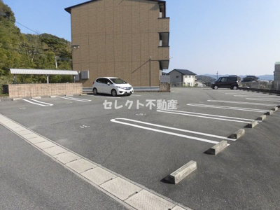 【駐車場】 | グランソレイユ A棟