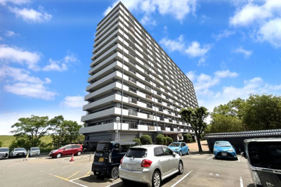 【駐車場】 | ライオンズマンション京都・淀B棟 | 【マンション敷地内駐車場】現在、マンション敷地内の駐車場は空なしですが、近隣駐車場に空がございます（令和5年8月現在）※駐車場等の空き状況は都度要確認