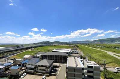 【展望】 | ライオンズマンション京都・淀B棟 | 宇治川が望める景色で、癒される日々を送れます。すぐ近くには児童公園もあり小さいお子様がいらっしゃるご家庭は助かります。