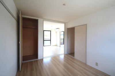 【収納】 | ラフォーレ・ポワールB | 寝室にある収納です