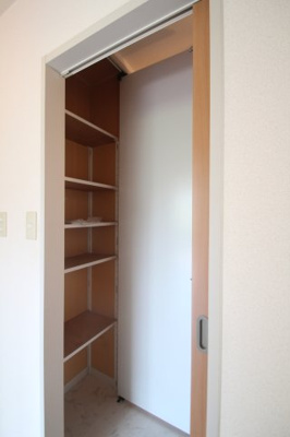 【収納】 | ラフォーレ・ポワールB | 洗面所にある収納です