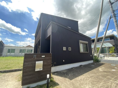 【外観】 | 成約（弊社売却専任）売却期間１１カ月 | スタイリッシュな建物外観です。