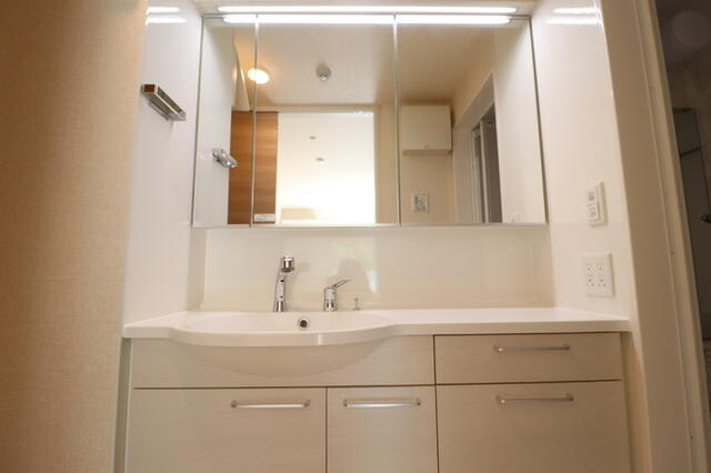 サイドコートの洗面所