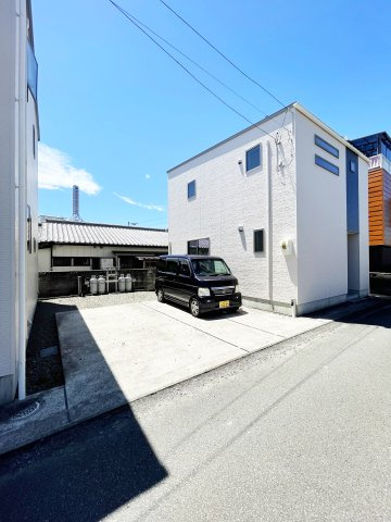 フィットセルエスポワールの駐車場
