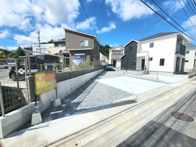 ーFITーフィットー小倉南区長行西1丁目1期　【小倉南区　新築戸建て】の駐車場|駐車スペースは４台可能♪急な来客時も安心です♪　　【小倉南区　新築戸建て】