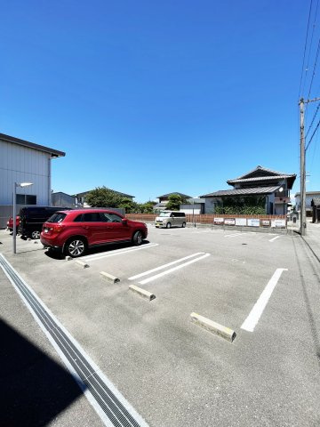 ヴィルナチュールの駐車場